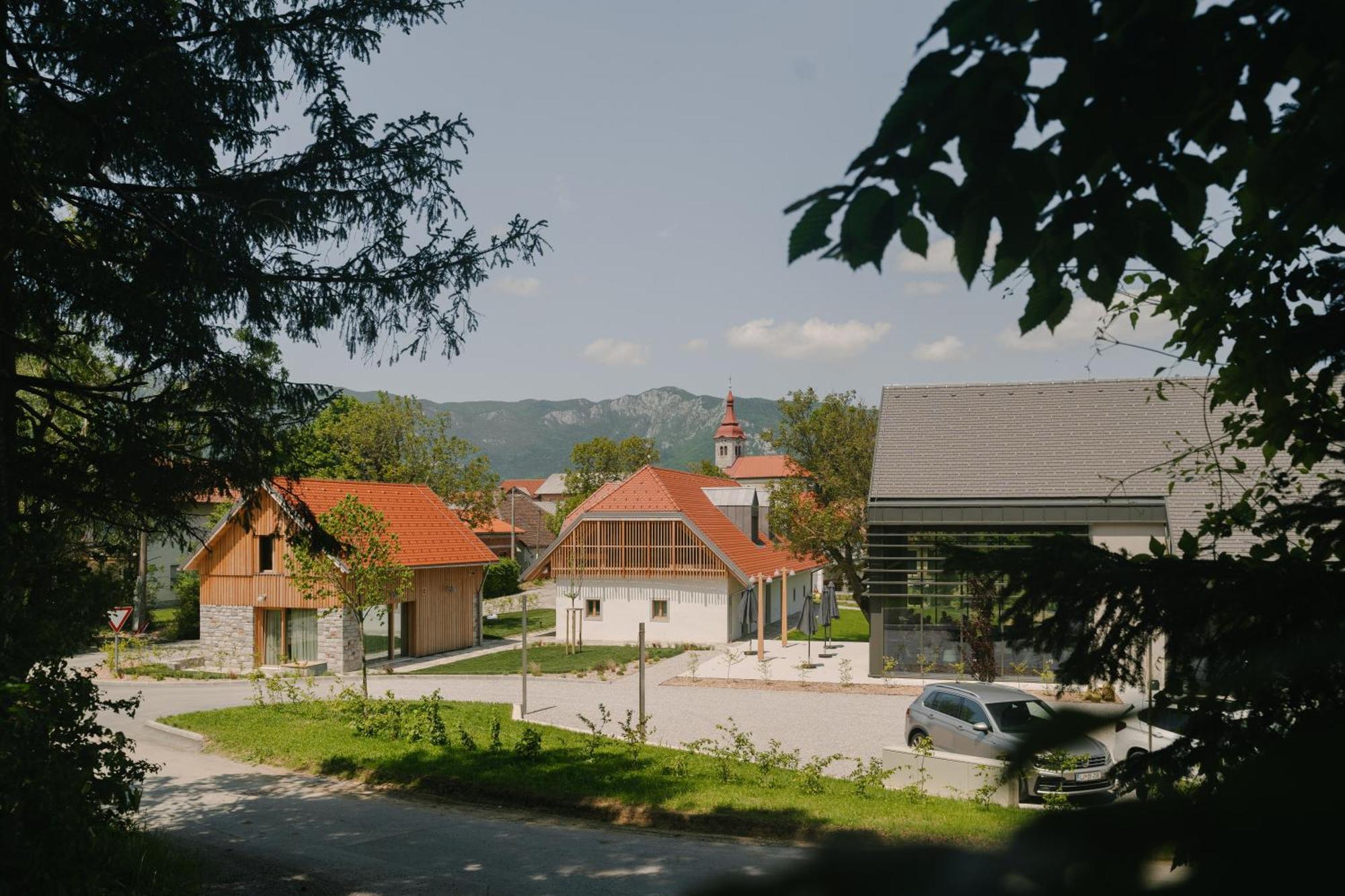 Pira Hotel Postojna Exterior foto